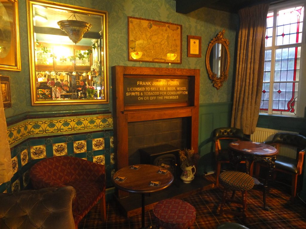 Lounge at the Grapes