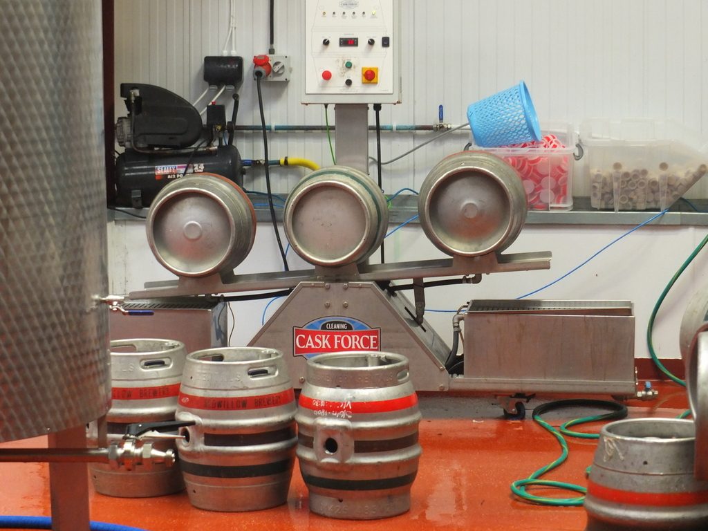 casking operation Macclesfield - DSCF2604.jpg