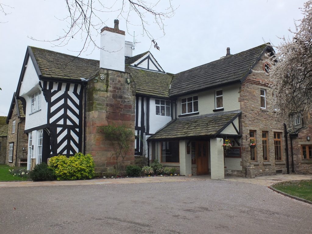 Sutton Hall - 1700's manor house Macclesfield - DSCF2639.jpg