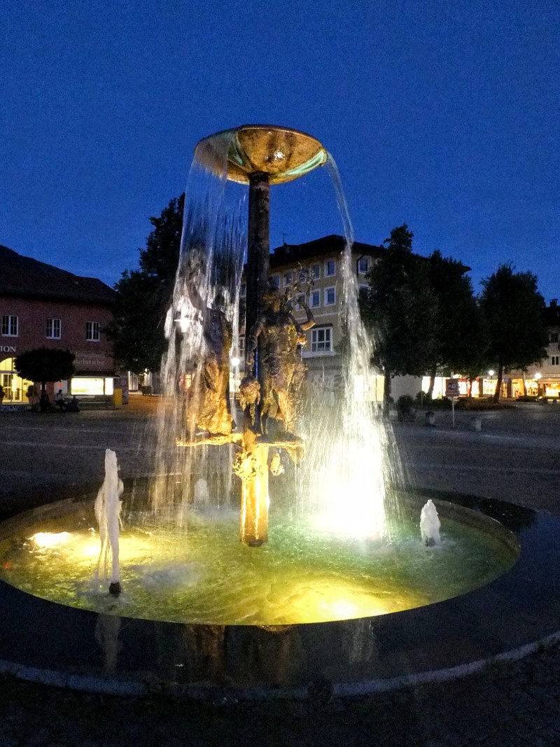 Richard Strauss fountain in the gloaming