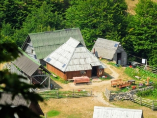 cafe building at Katun Goles cafe building at Katun Goles